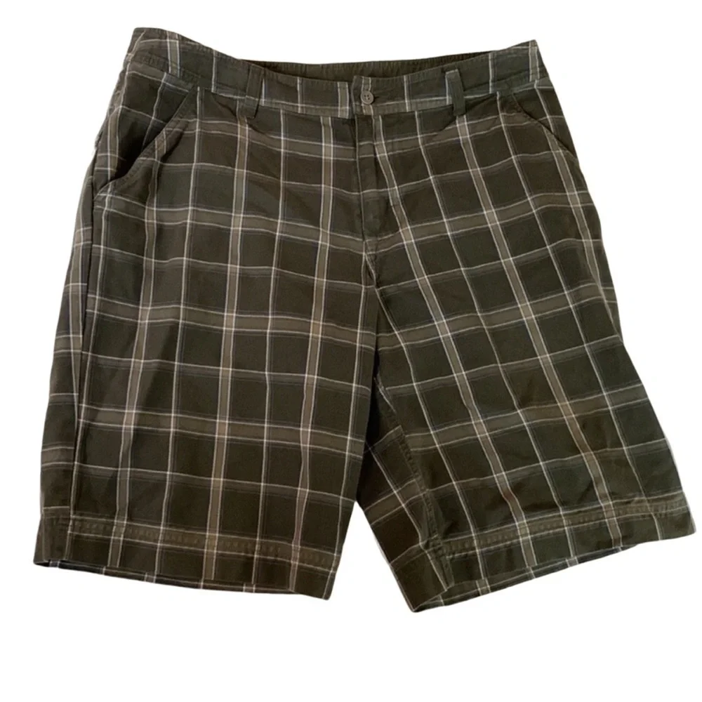 North Face green plaid flat front casual shorts Size 36